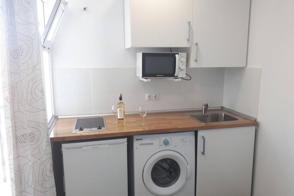 Modern Studio Near Beach. Sea, Pool And Wi-fi Appartement *