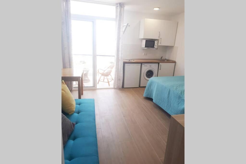 Modern Studio Near Beach. Sea, Pool And Wi-fi Appartement