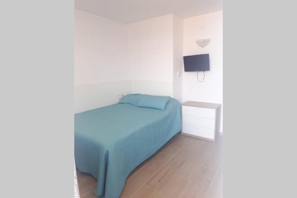 Modern Studio Near Beach. Sea, Pool And Wi-fi